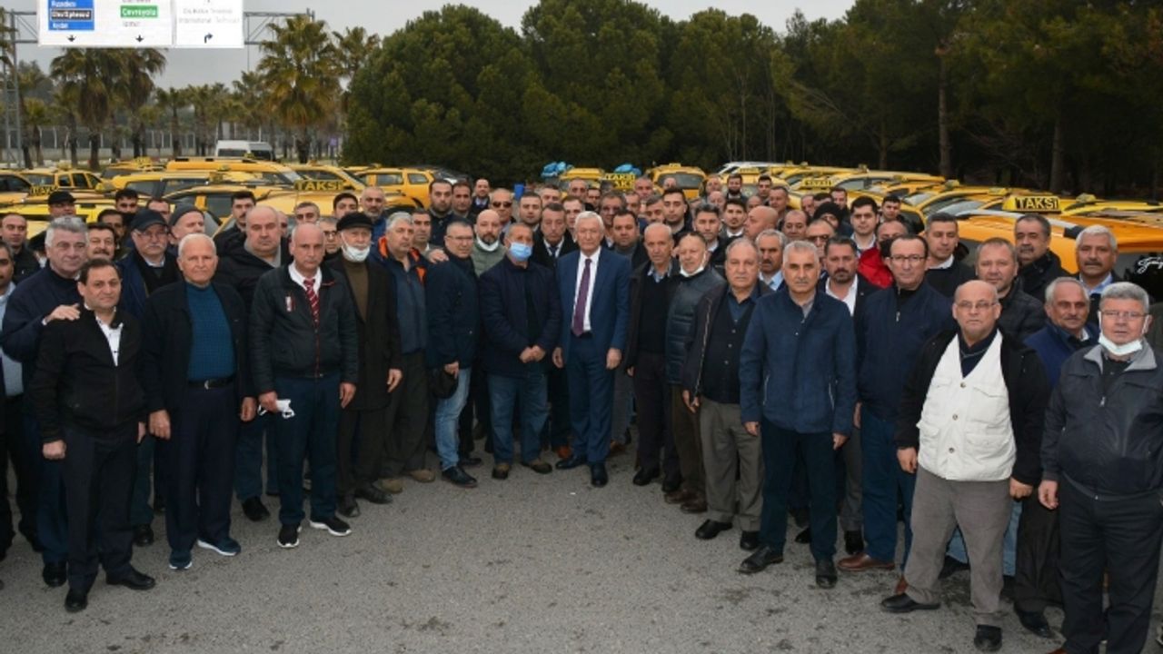 İzmir'de taksicilerden taşıma ihalesine tepki