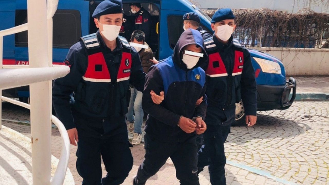 İzmir’de hırsızlara göz açtırmayan jandarma 5 kişiyi yakaladı
