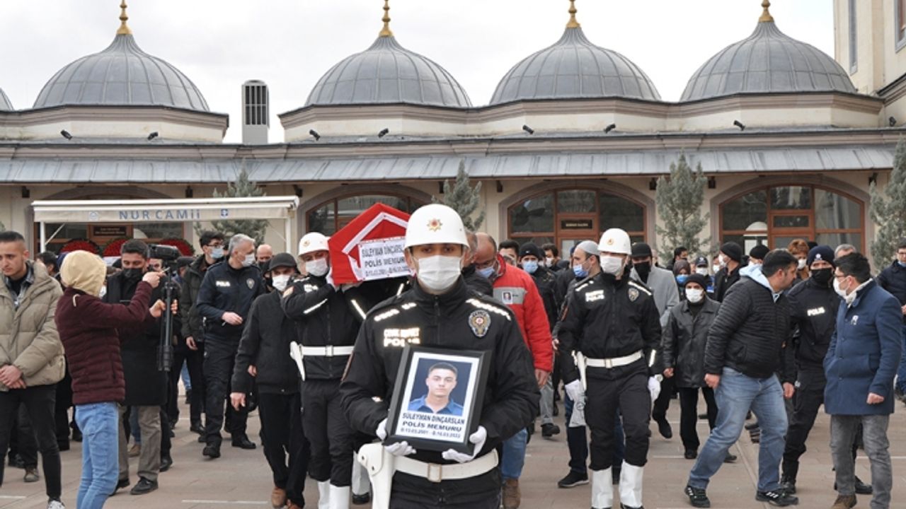 İzmir’de kaza sonucu vurulan polis toprağa verildi