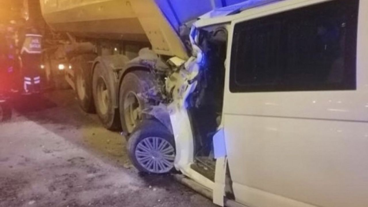 Kamyona arkadan çarpan sürücü hayatını kaybetti