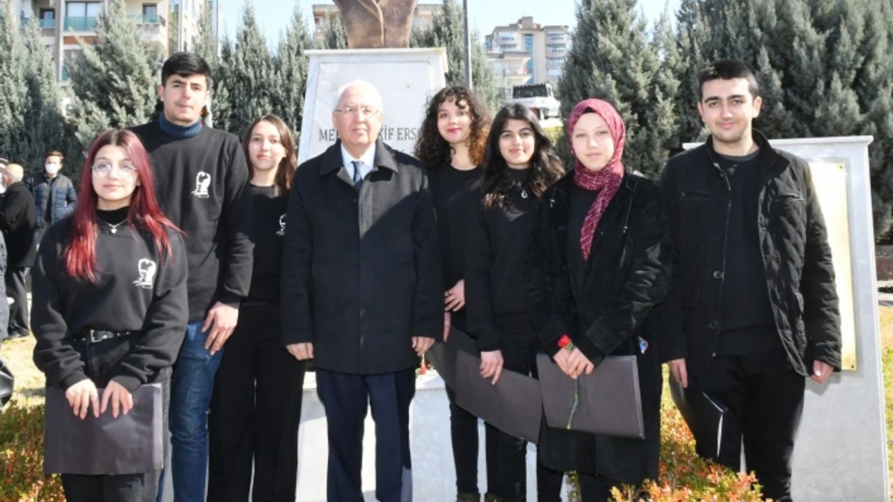 Karabağlar, İstiklal Marşı'nın 101. yılını kutladı
