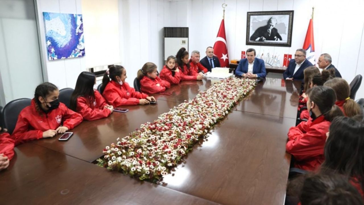 Konak’ın U-13 Kız Futbol Takımı Türkiye finalinde