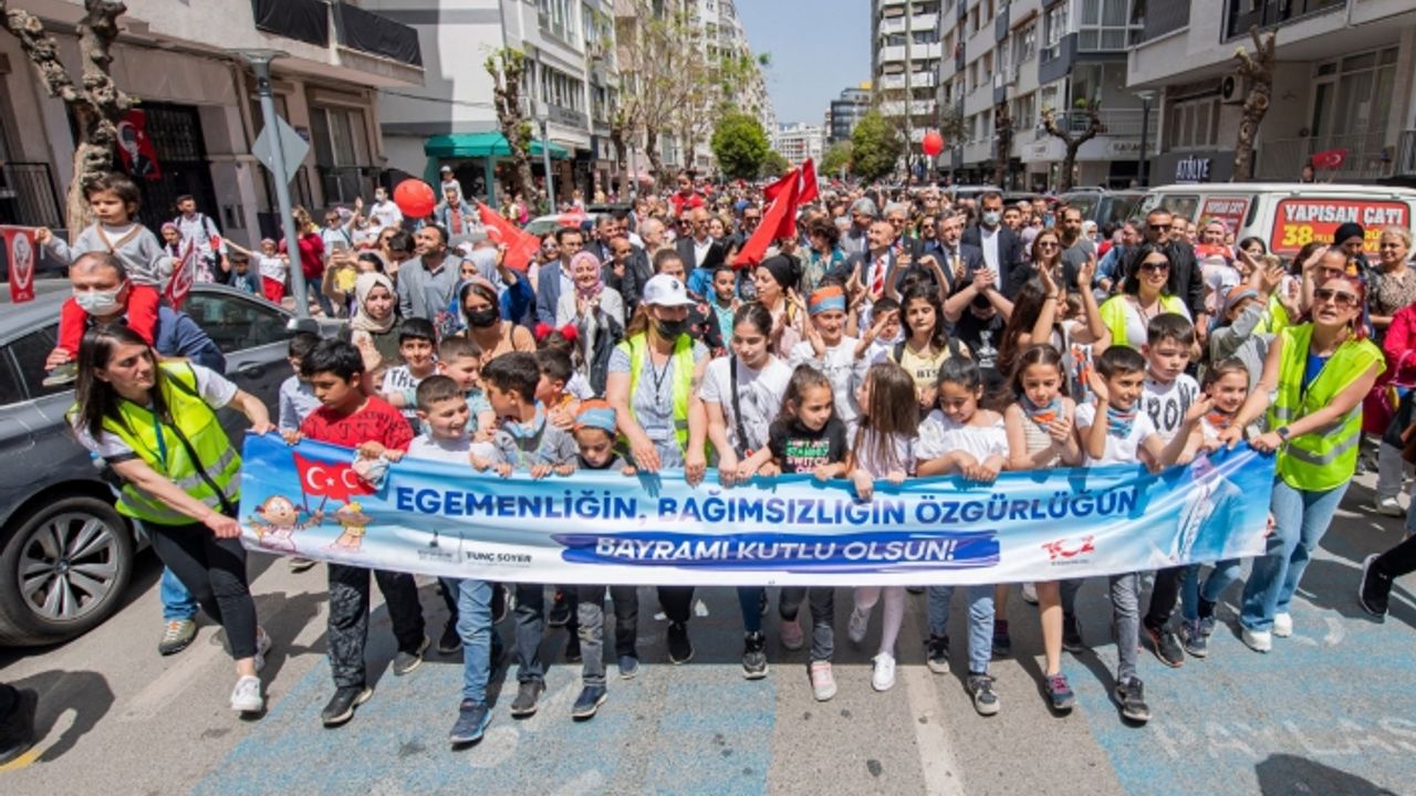 23 Nisan coşkusu İzmir'i sardı