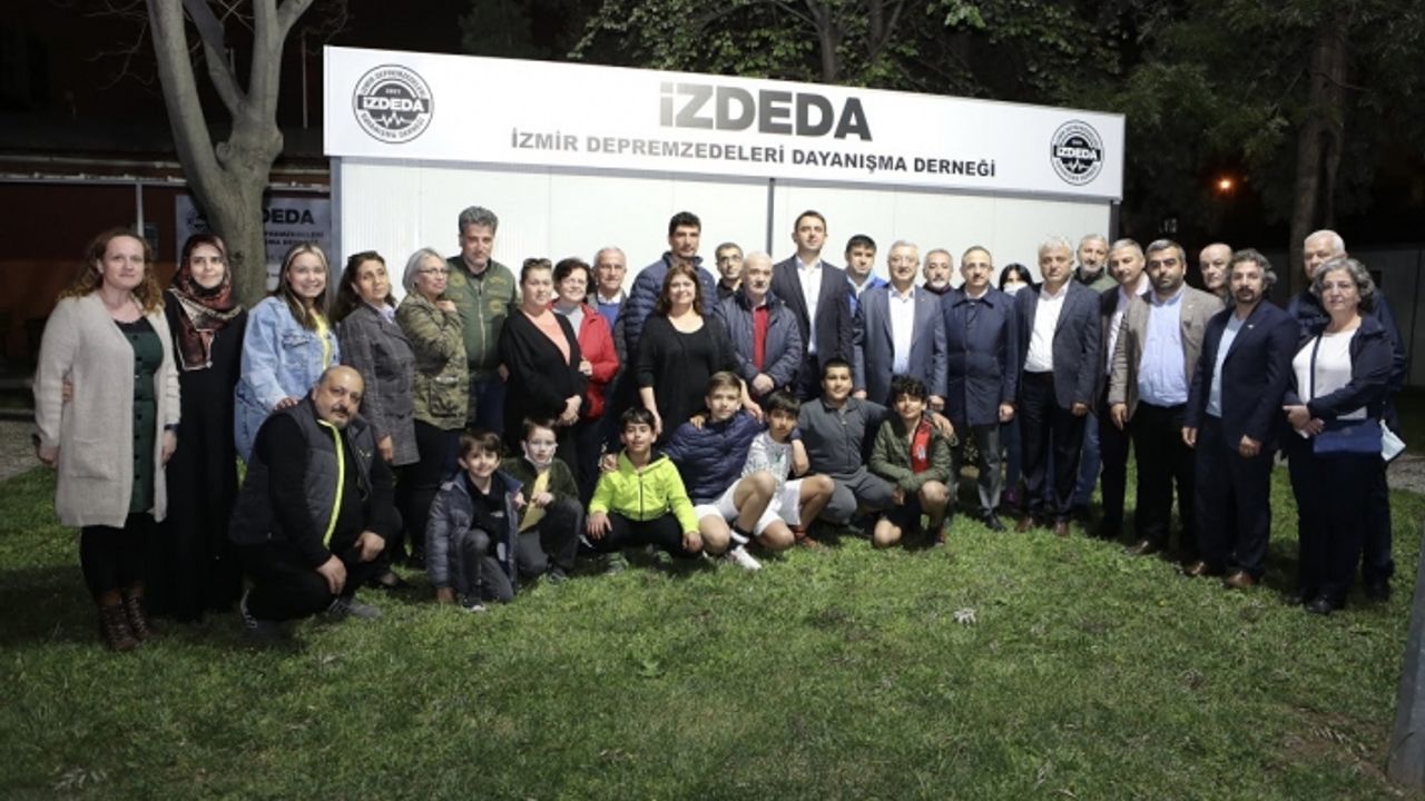 AK Parti İzmir depremzedelerle iftarda buluştu