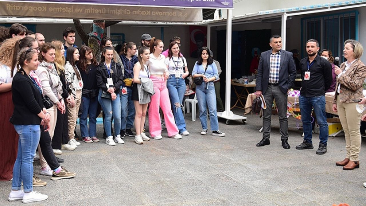 Bornovalı kadınlar gençlere örnek oldu