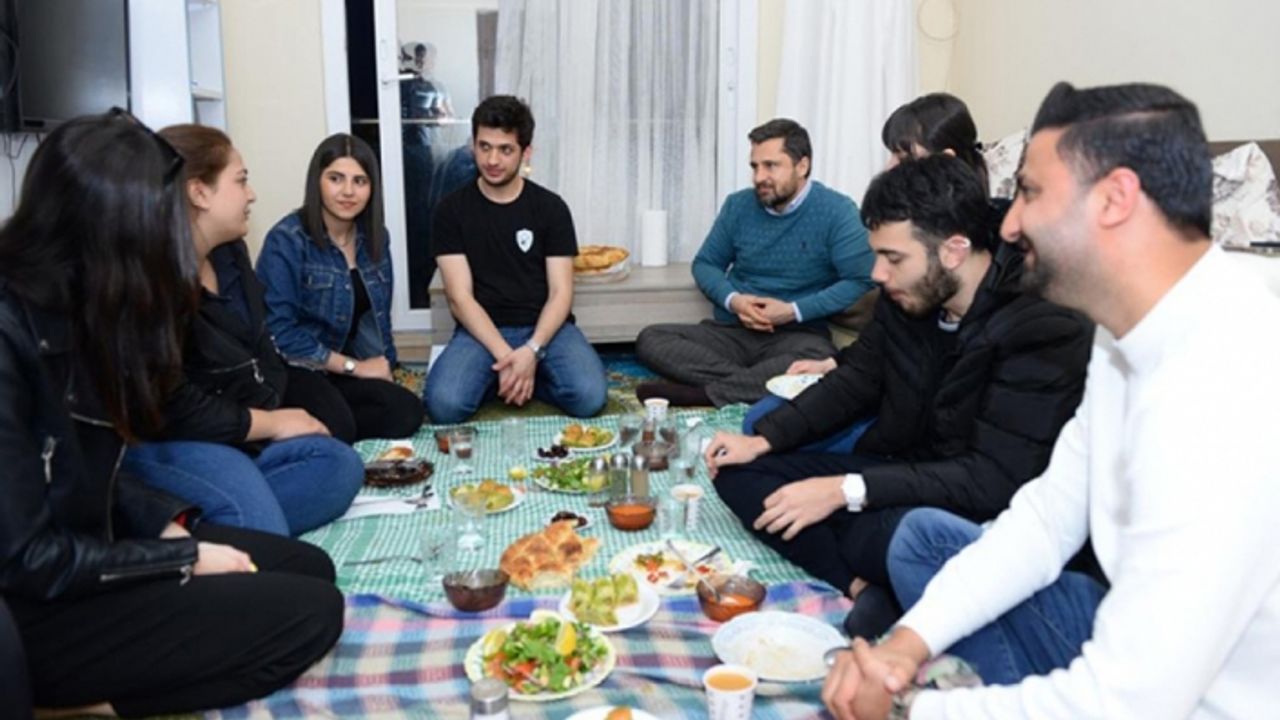 CHP'li Yücel'den gençlerle iftar buluşması: Moral verdik, moral bulduk