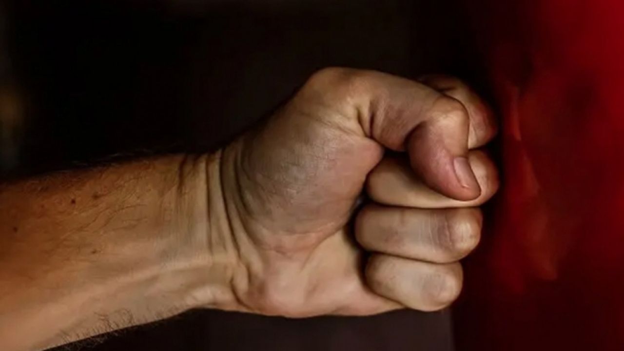 Hastanede eski eşe acımasızca şiddet: Kimse yardım etmedi