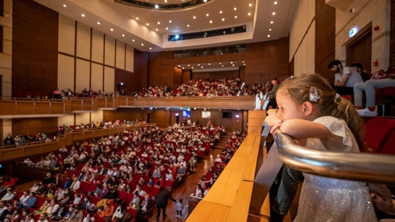 İlk kez çocuklar için sahne aldılar