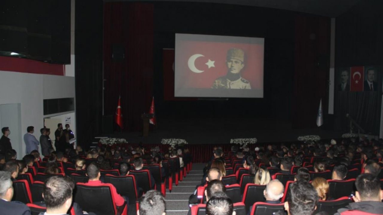 İzmir'de 'Polis Cemil Efendi' belgeseli gösterimi yapıldı