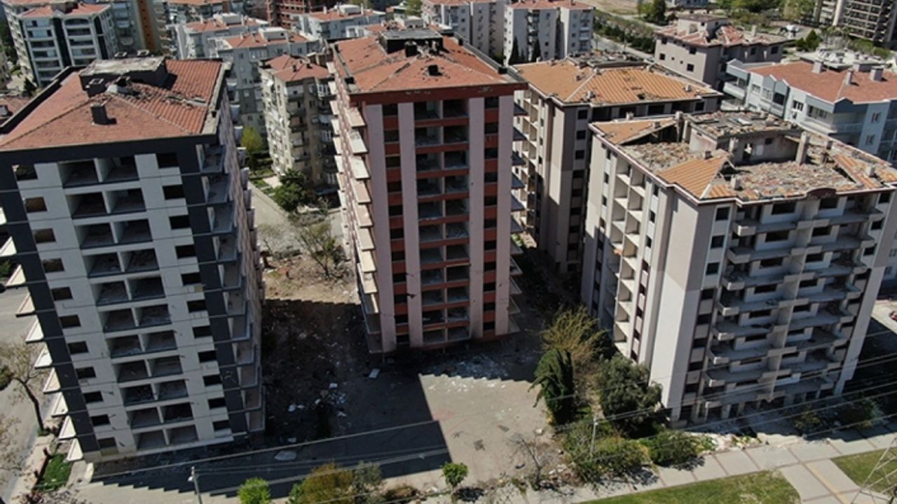 İzmir’in ağır hasarlı bina raporu: Yıkılması gereken kaç bina kaldı?