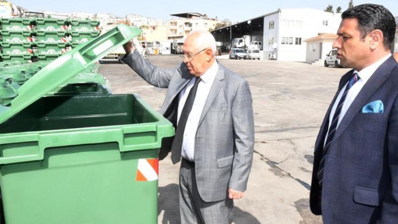 Karabağlar'a modern çöp konteynerleri kazandırılıyor