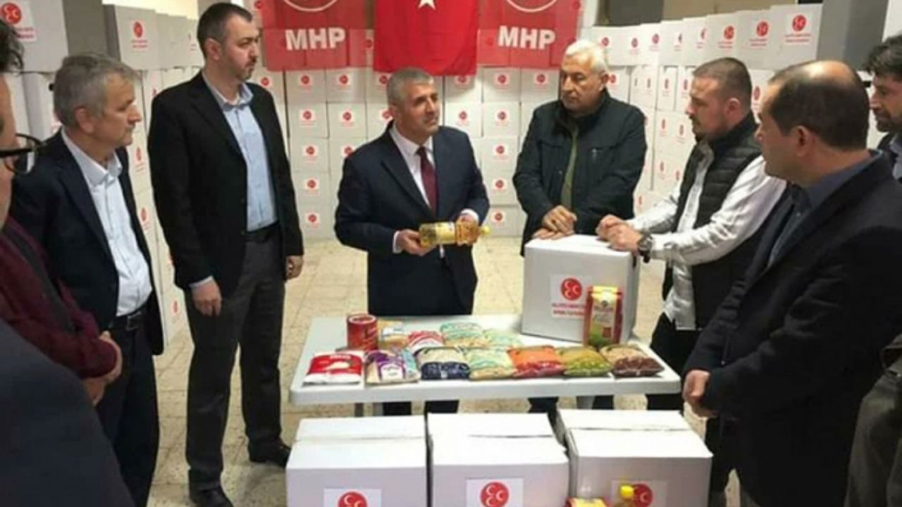 MHP İzmir Ramazan kolilerinin dağıtımına Bayraklı'dan başladı