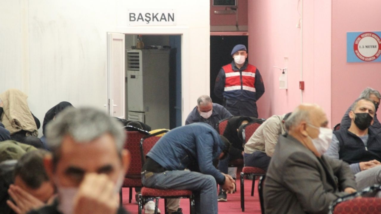 Sözde sendikaya kumar baskını; Jandarmayı görünce...