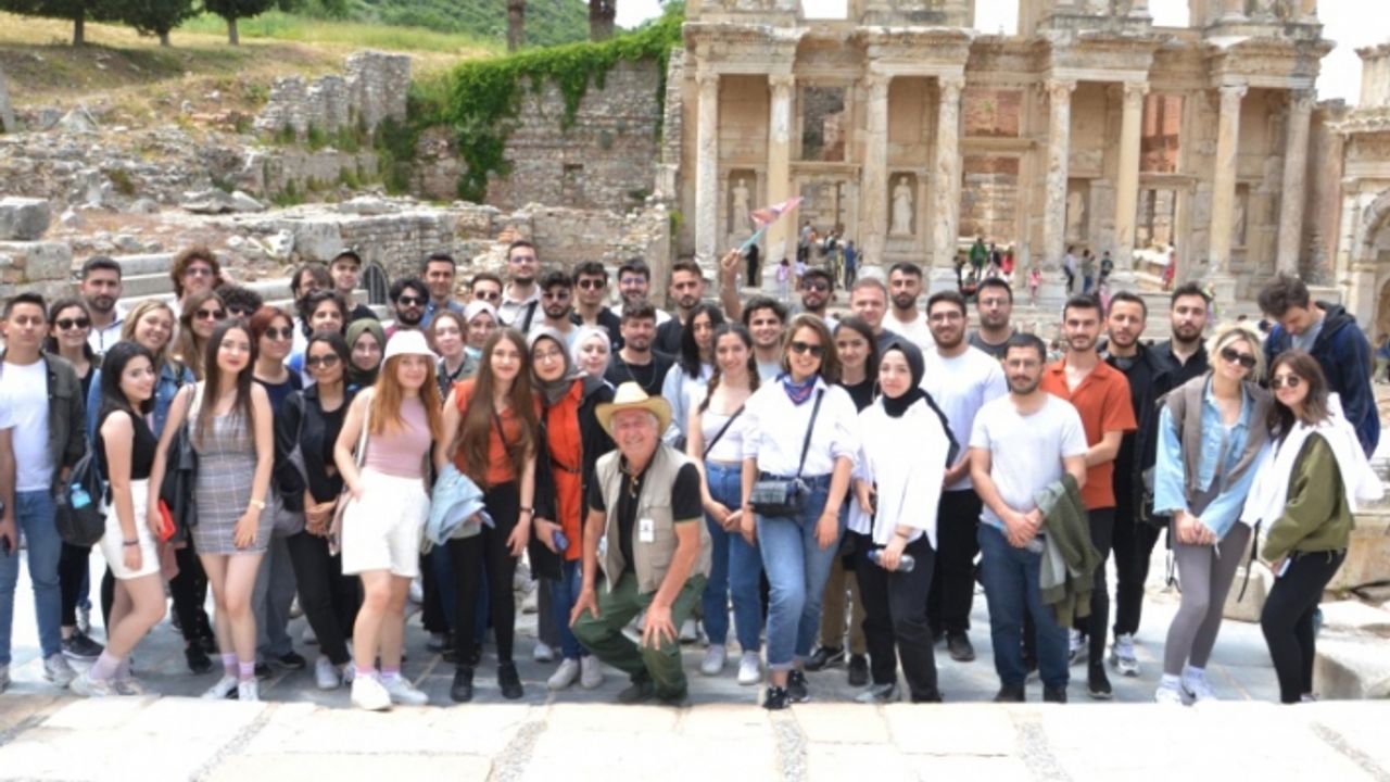 Başkan Çalkaya'dan gençlere '19 Mayıs' hediyesi