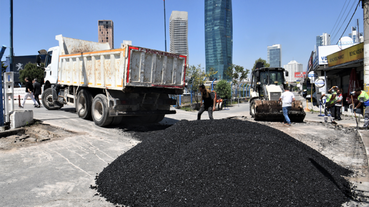 Bornova’da asfaltlama çalışmaları tam gaz