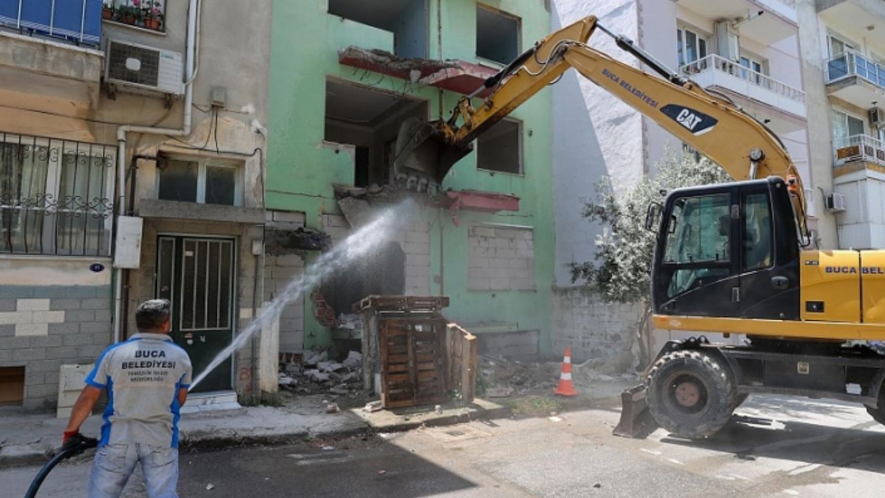 Buca’da riskli yapılara göz açtırılmıyor