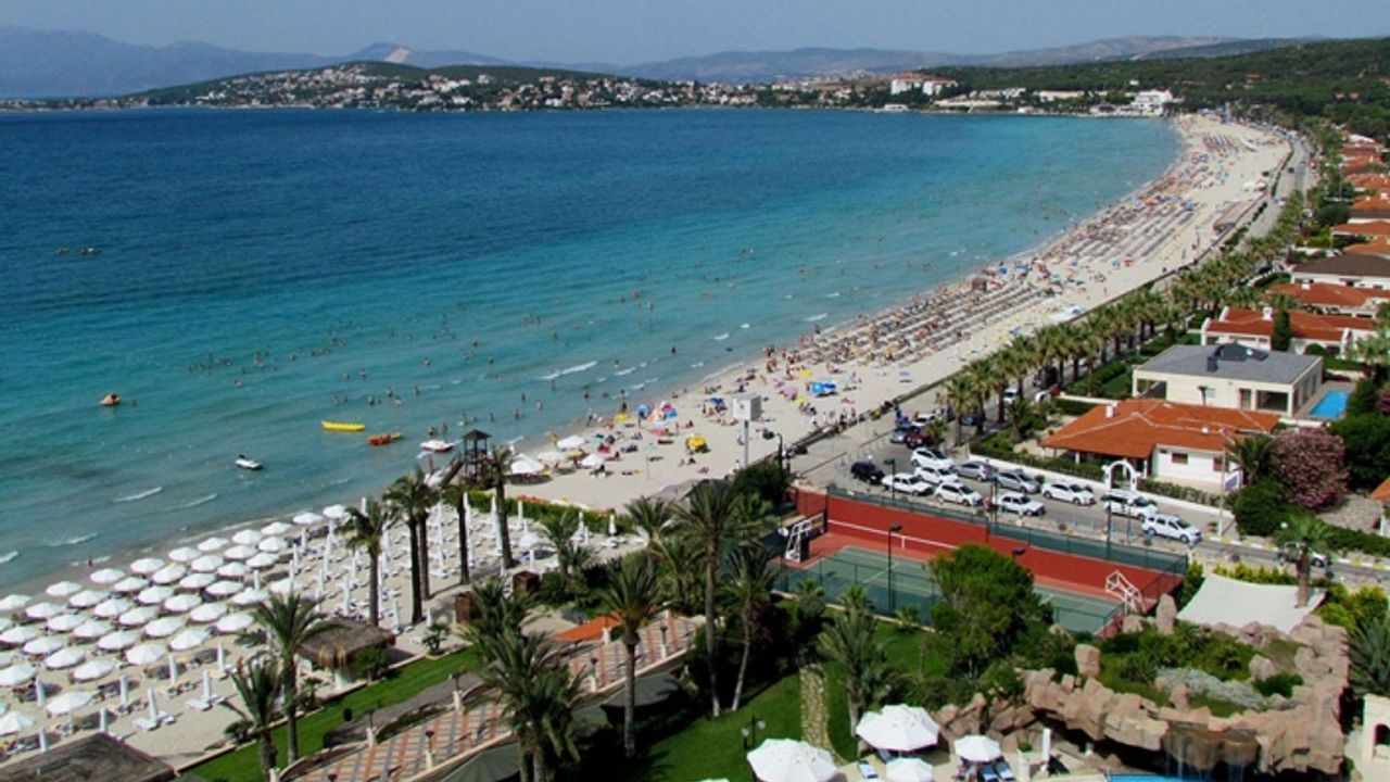 Çeşme'de 16 plaj ve 2 marinaya Mavi Bayrak