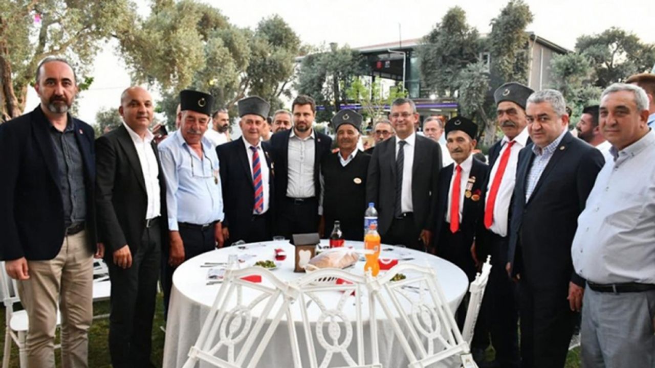CHP İzmir’den örgütü buluşturan dayanışma yemeği