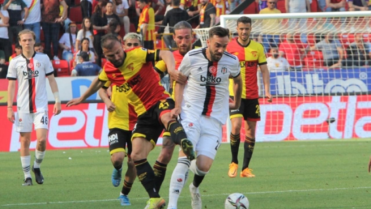 Gergin maçta 3 kırmızı kart çıktı! İzmir'de kazanan Beşiktaş!