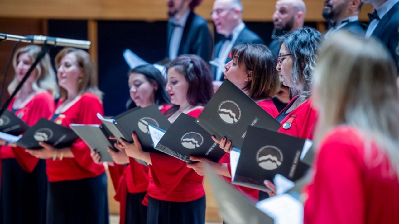 İzmir Çok Sesli Korolar Festivali’nde müzik şöleni