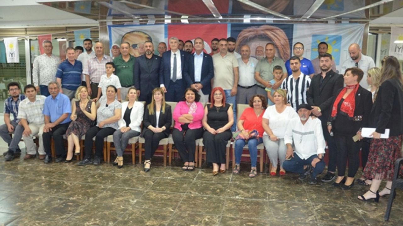 İzmir'de AK Parti'den İYİ Parti'ye toplu katılım