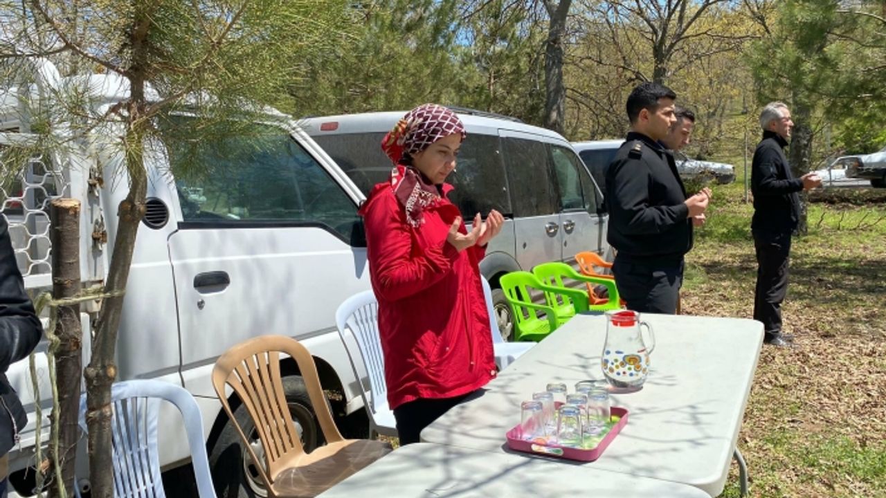 Kiraz Belediye Başkanı ve Kaymakamı yağmur duasına çıktı
