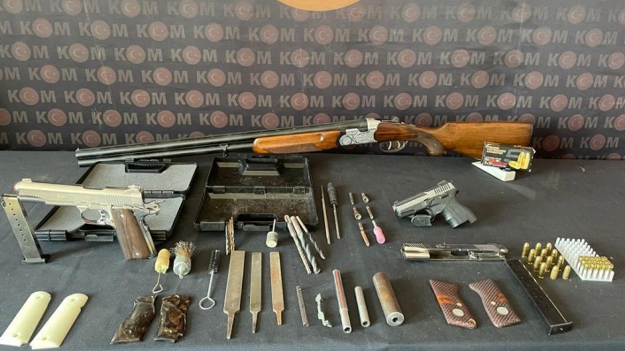 Oto ekspertiz görünümlü silah atölyesine polis baskını