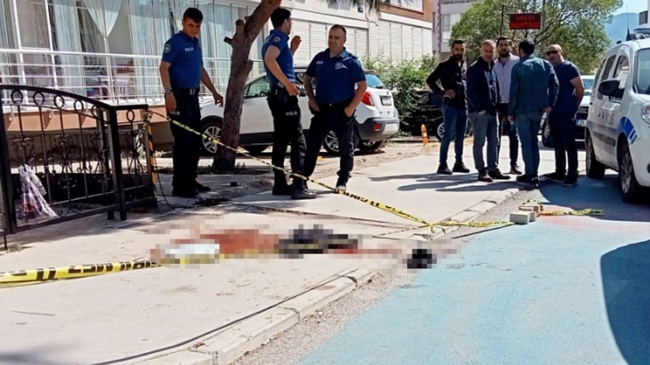 Sokak ortasında kan donduran kadın cinayeti!