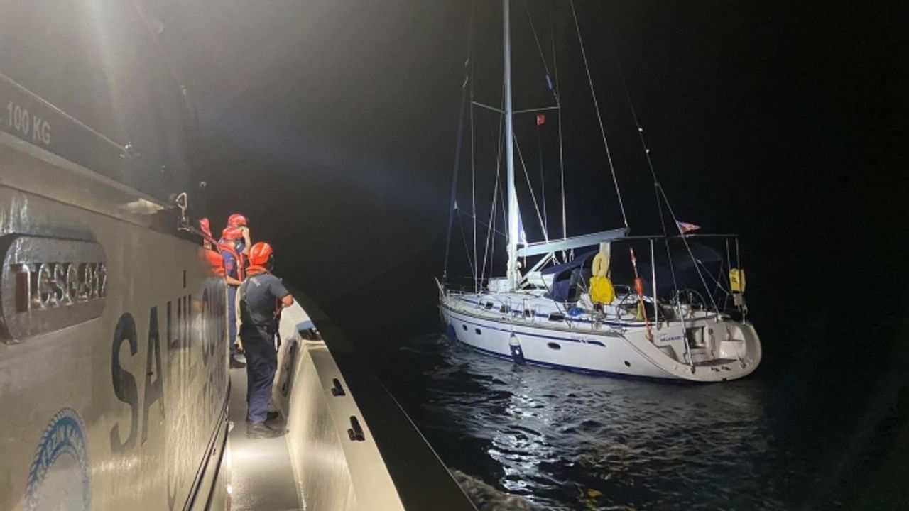 Yelkenli tekne ile İtalya'ya kaçmak isterken yakalandılar