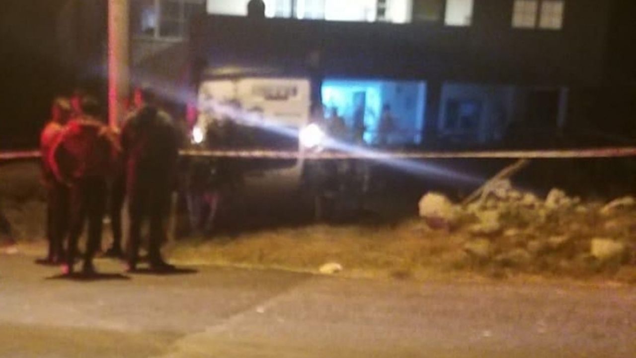 Yoldan çıkarak kayaya çarpan sürücü hayatını kaybetti