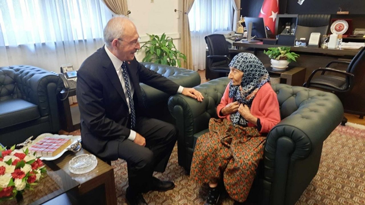 97 yaşındaki Hayriye nine İzmir'den Kılıçdaroğlu'nu ziyarete gitti