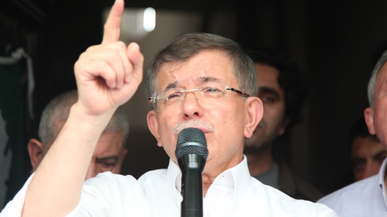 Ahmet Davutoğlu'ndan zehir zemberek açıklamalar
