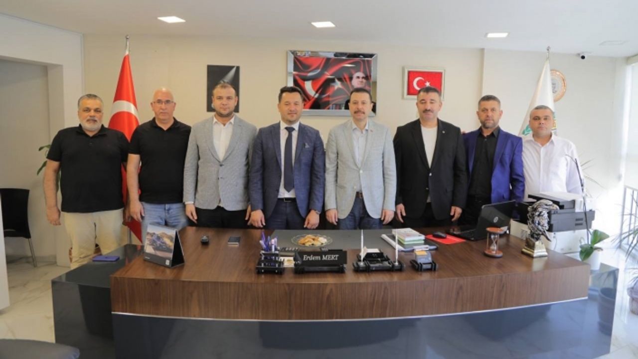AK Partili Kaya'dan Başkan Soyer'e çağrı: Servisçilerin cebinden elini çek