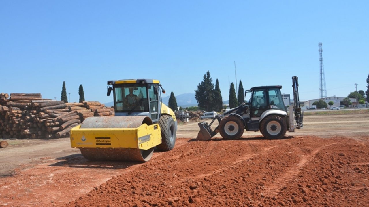 Bölgenin en büyük kurban pazarında hummalı çalışma