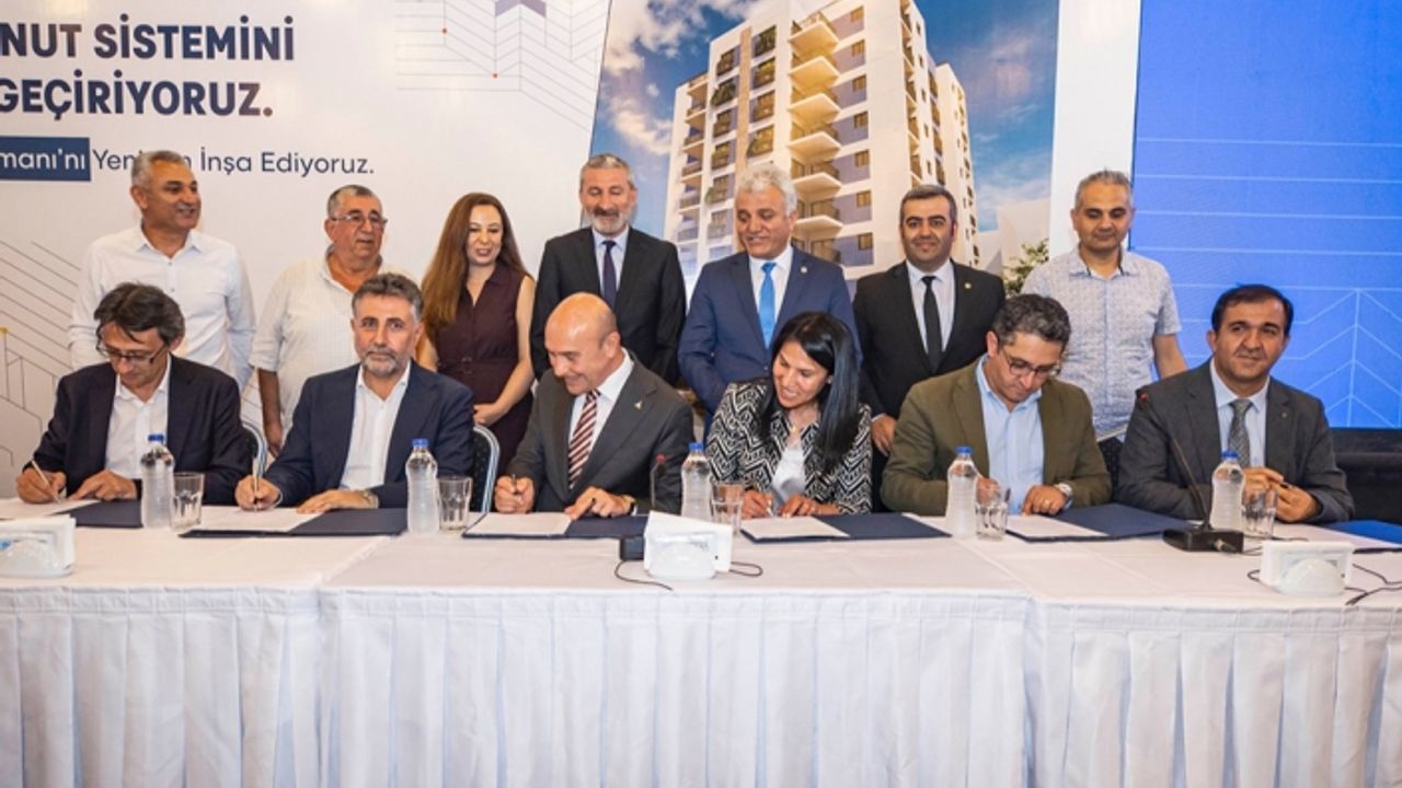 Depremzedeler için Halk Konut modelinde imzalar atıldı