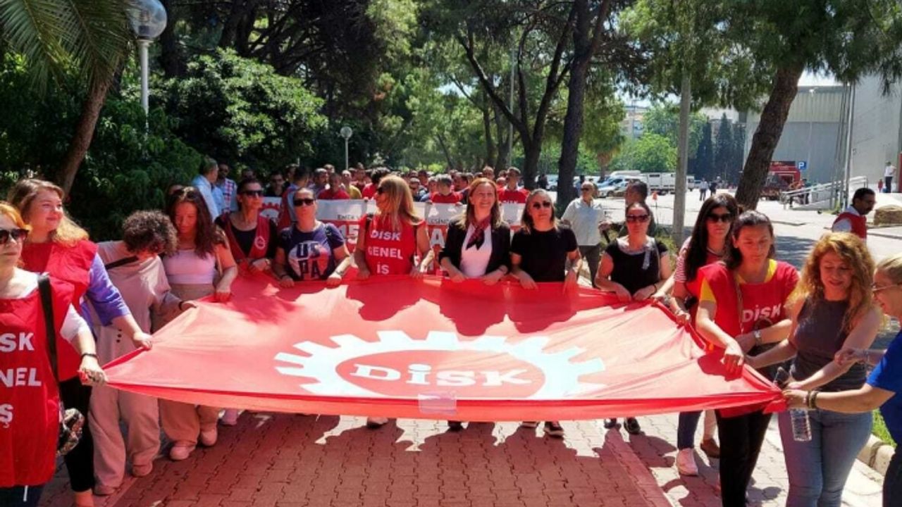 DİSK Başkanı Arzu Çerkezoğlu İzmir'de... İktidara ekonomi eleştirileri