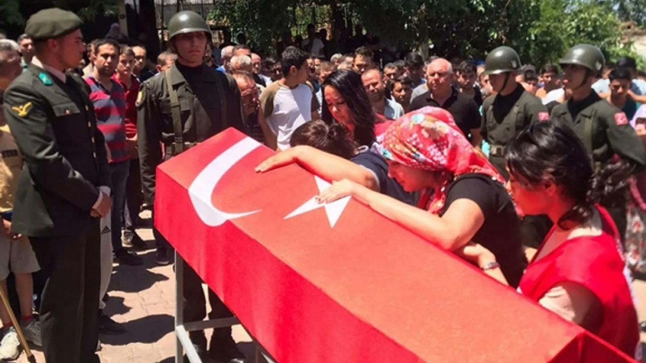 İzmir bir şehidini daha gözyaşlarıyla uğurladı