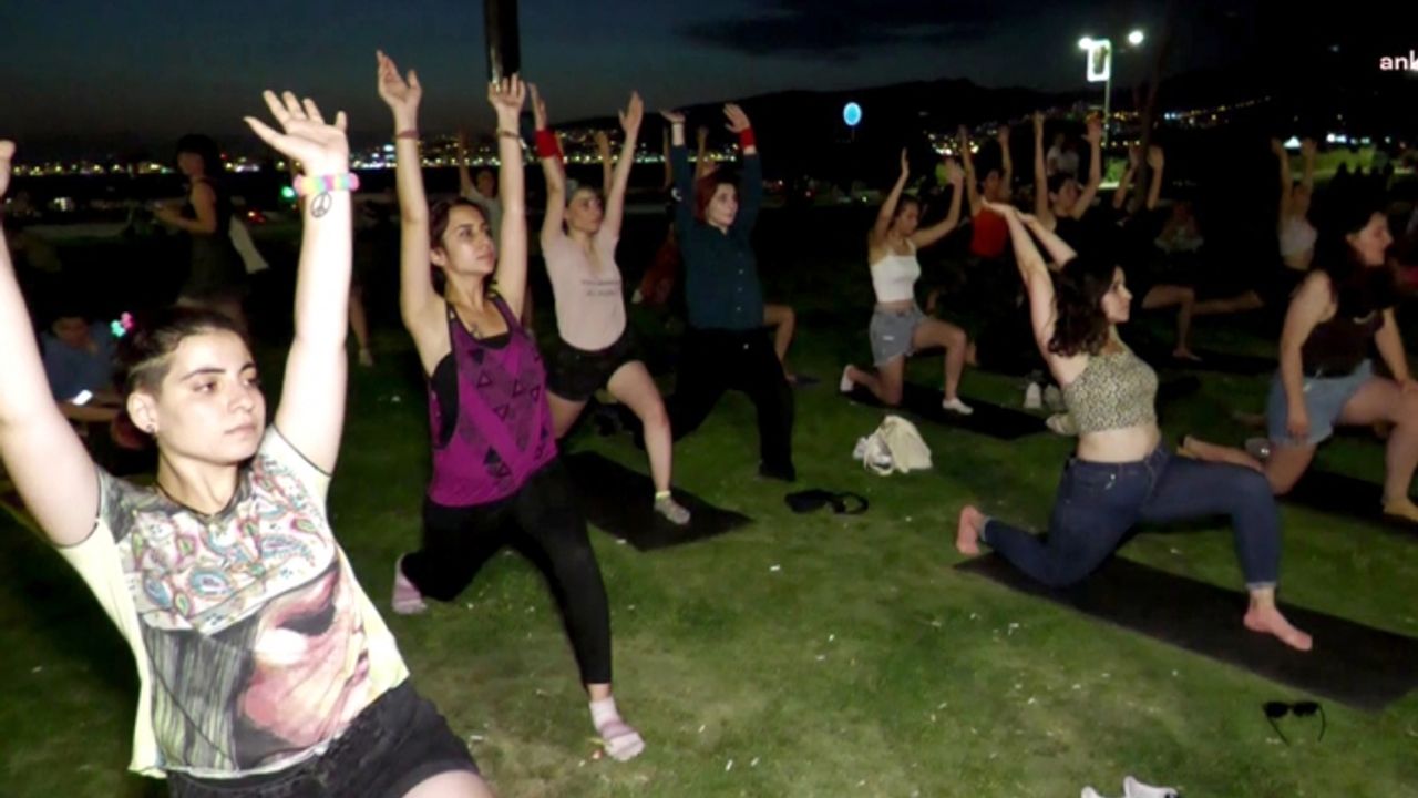 İzmir'de kadınlardan 'yoga yasağı' protestosu