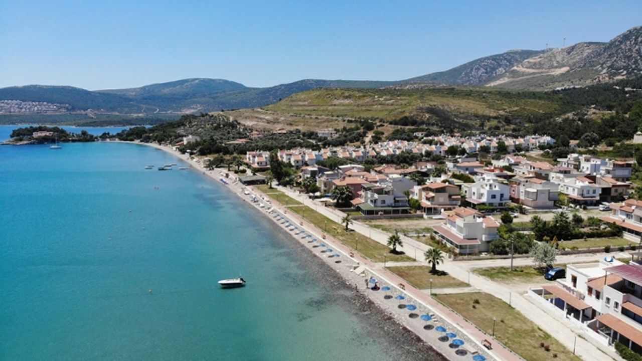 Karaburun’un cennet plajları yaza hazırlanıyor