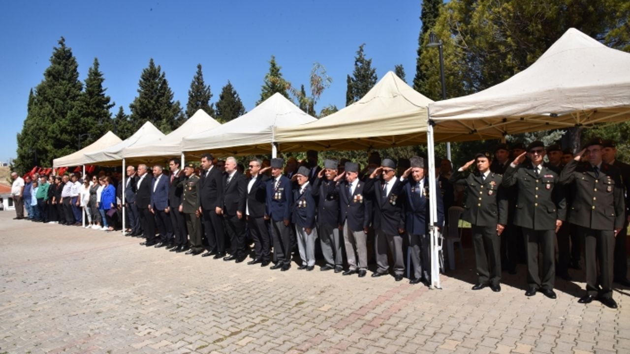 15 Temmuz şehitleri Menemen'de dualarla anıldı