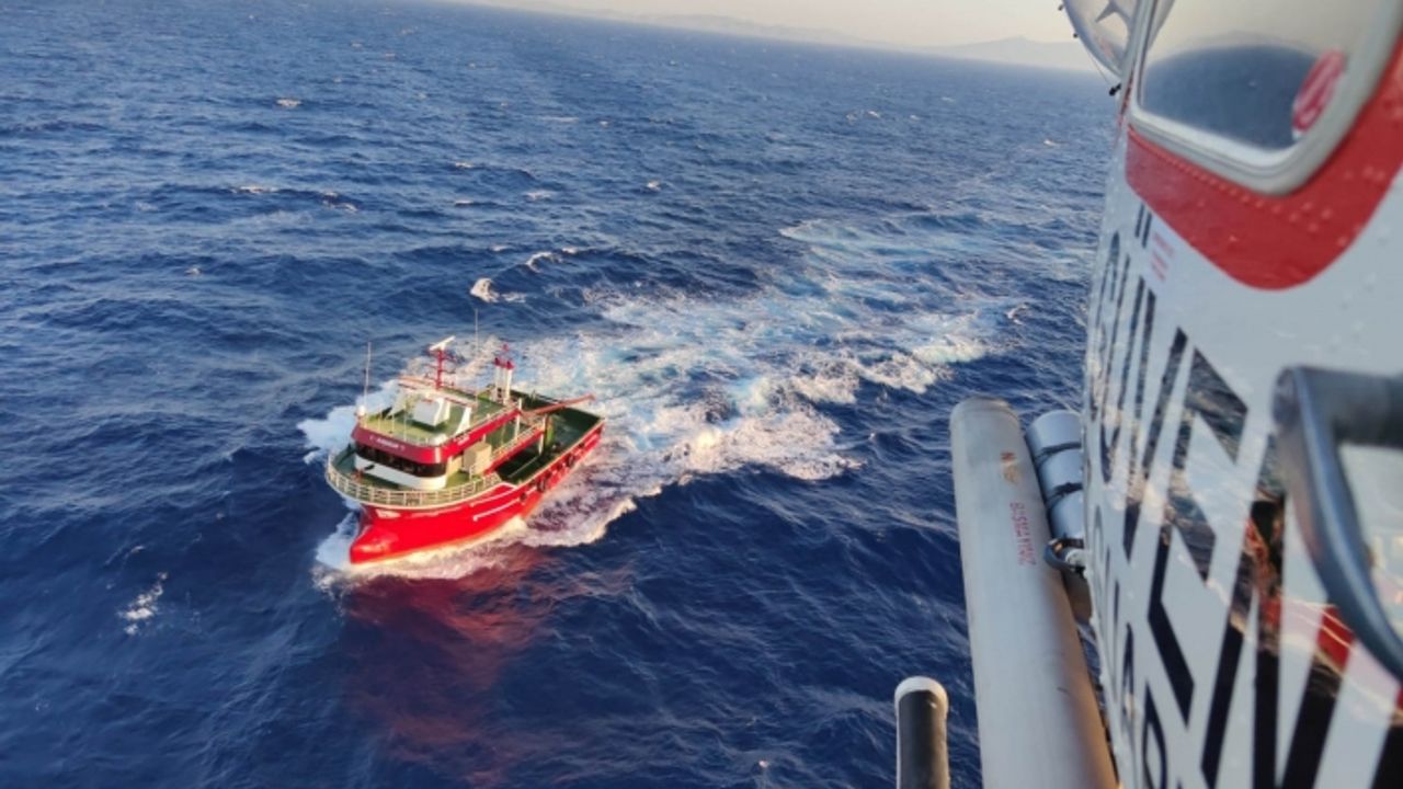 Açık denizde rahatsızlanan balıkçıya nefes kesen kurtarma operasyonu
