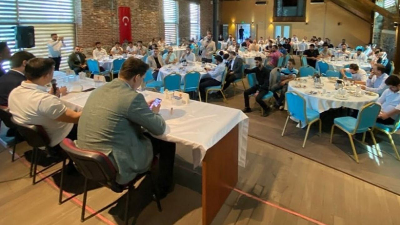 AK Gençlik İzmir’den ‘Genç Esnaf Buluşması’