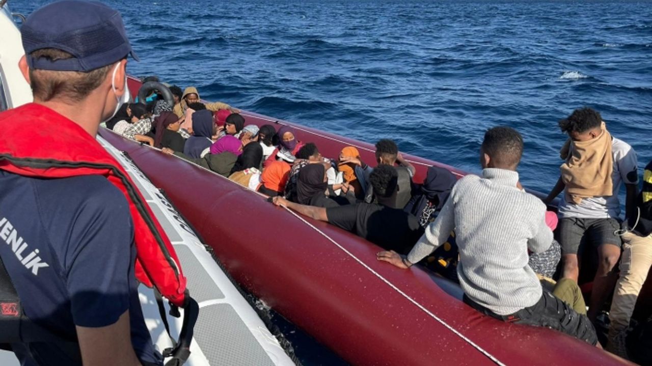Çeşme açıklarında 47 göçmen kurtarılırken, 41'i de yakalandı