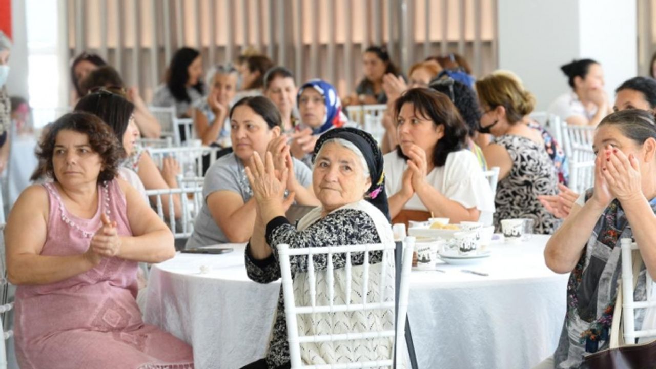 CHP İl Başkanı Yücel ve milletvekilleri ev kadınlarıyla buluştu; Kim ne mesaj verdi?