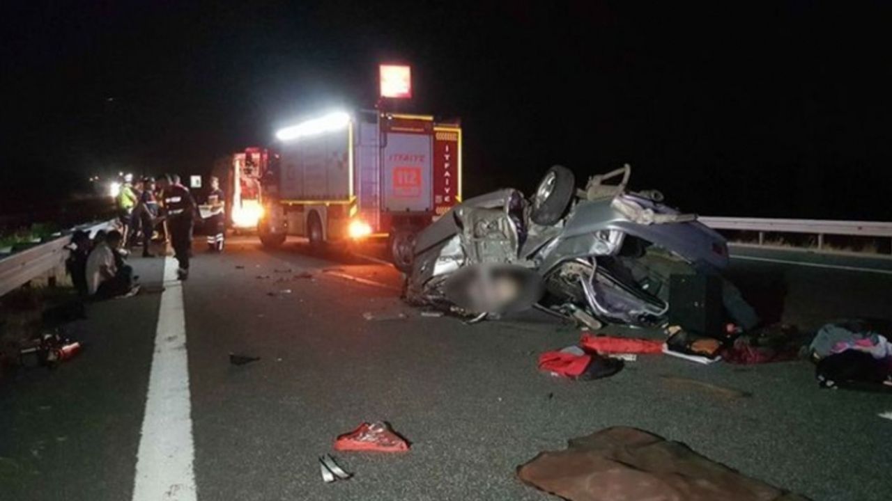İstanbul-İzmir Otoyolu'nda feci kaza: 3 ölü, 2 yaralı