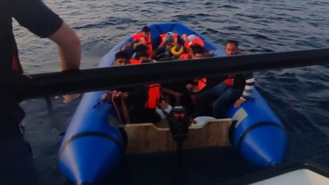 İzmir açıklarında 42 düzensiz göçmen kurtarıldı