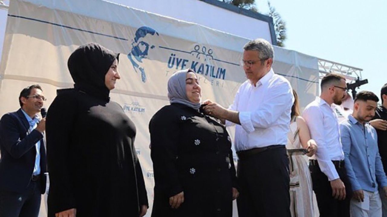 İzmir'de CHP'ye bin 500 kişi daha katıldı: Kim ne mesaj verdi?