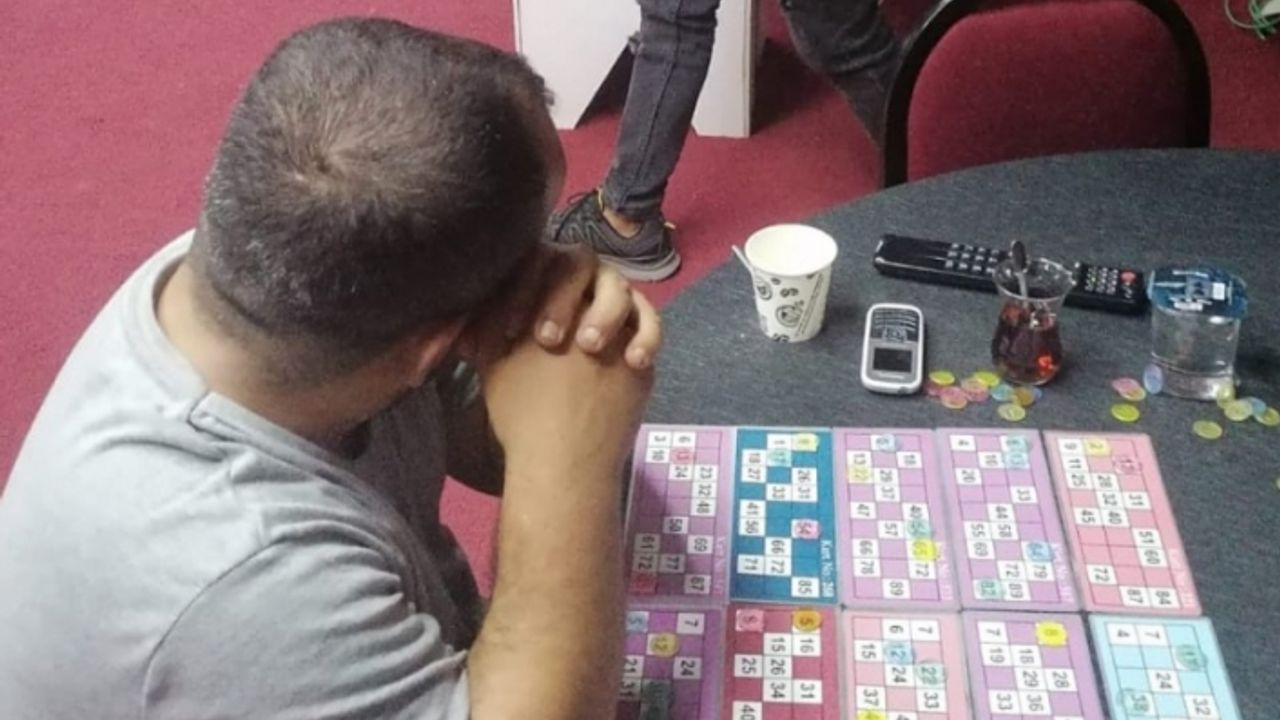 İzmir'de kahvehaneye kumar baskınında ceza yağdı