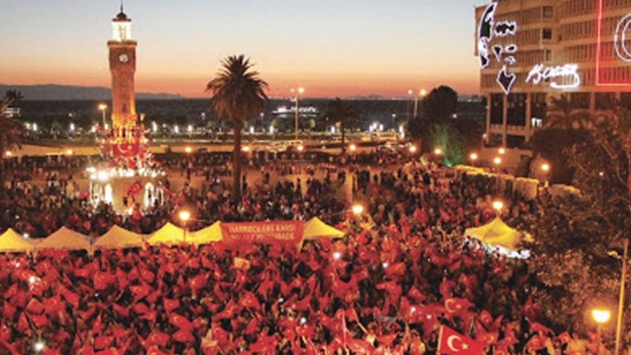İzmir'de saat saat 15 Temmuz programı