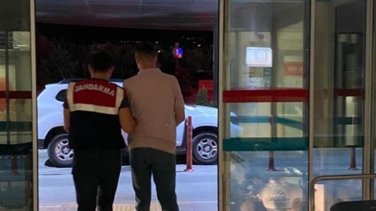 İzmir merkezli FETÖ operasyonunda 8 tutuklama